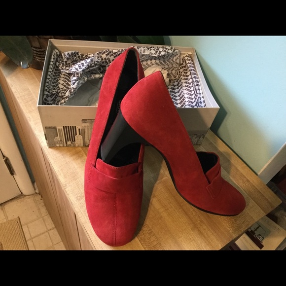 Scarlet Red DKNY Loafer Pump Size 10M - Picture 5 of 6